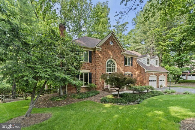 Building Photo - 7500 S Valley Dr