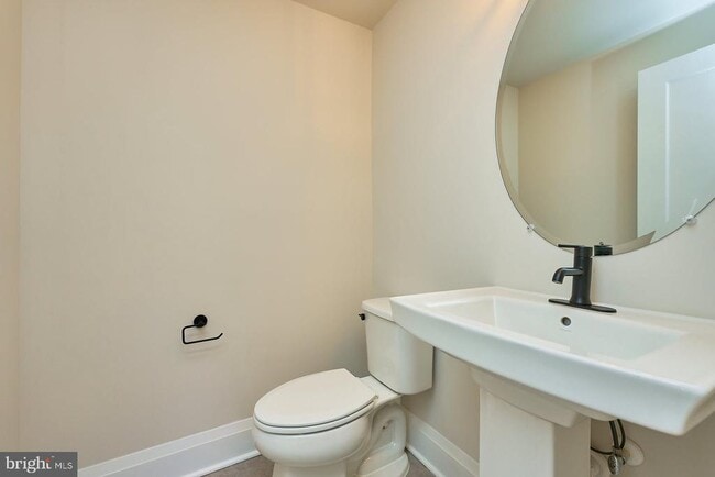 Building Photo - 6845 Churchill Rd