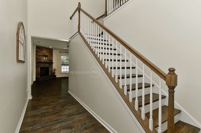 Building Photo - Beautiful 3BR/2.5BA Townhome in Desirable ...
