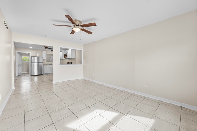 Building Photo - 1400 Binney Dr