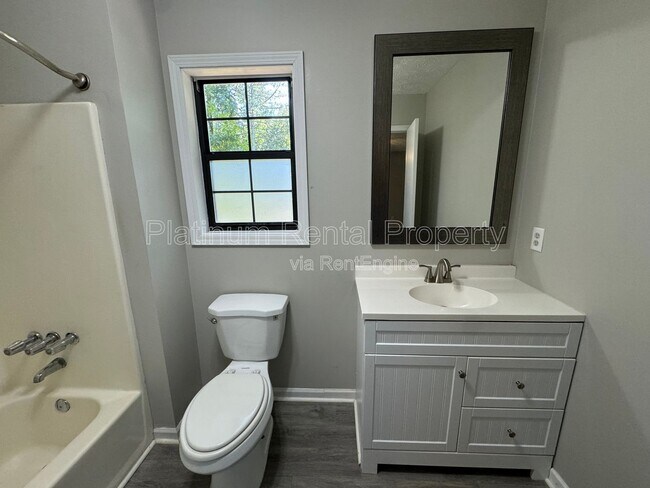 Building Photo - 4096 Springlake Cir