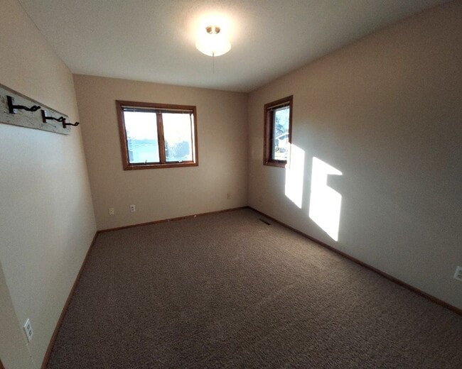 Building Photo - Nice 4 Bedroom 2 Bathroom house in Hudson