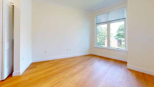 Building Photo - 206 Sherman Rd