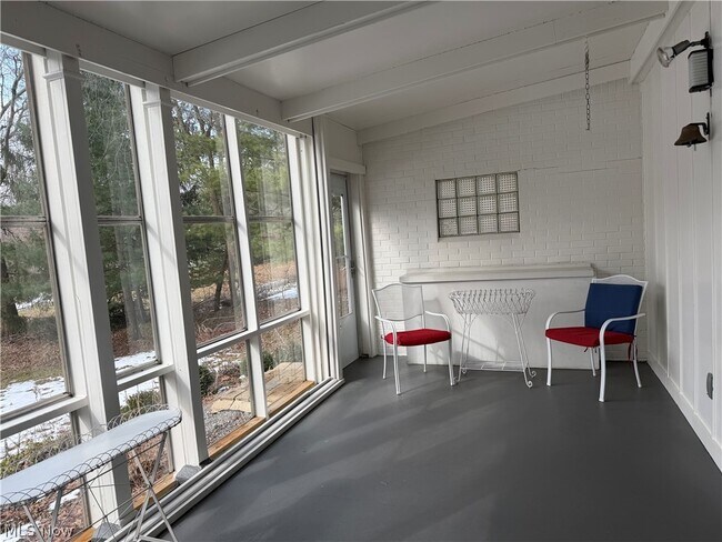 Building Photo - 290 Glenview Rd