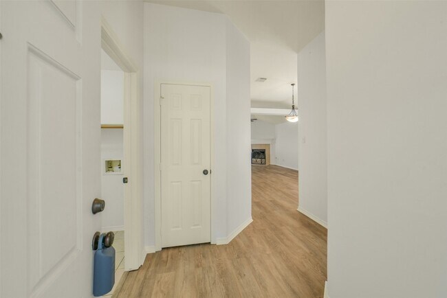 Building Photo - 21007 Terrace View Dr