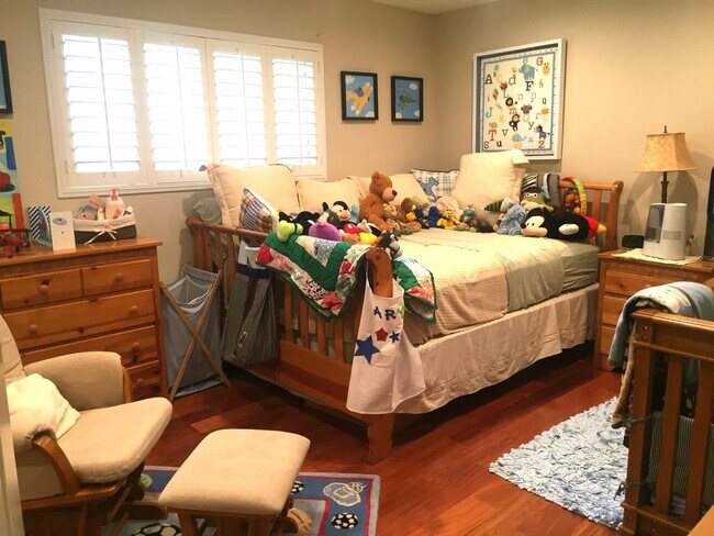 Building Photo - Completely Updated Golden Hills 3 Bdrm Plu...
