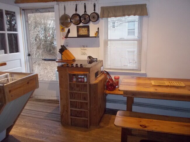 Building Photo - 256 Derby Ave