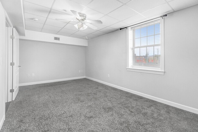Building Photo - 118 W Mulberry St