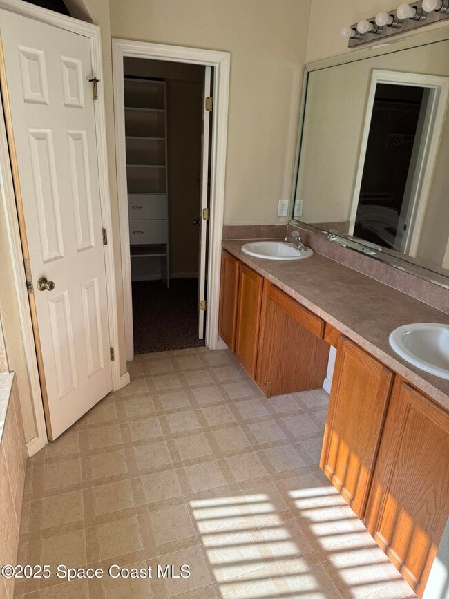 Building Photo - 1234 Bolle Cir