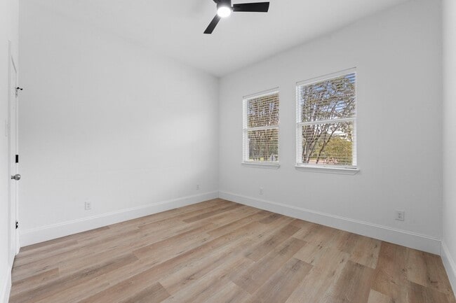 Building Photo - 3531 White Oak Point Dr