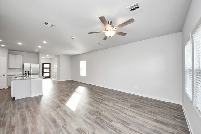 Building Photo - 5819 Blue Grama Dr