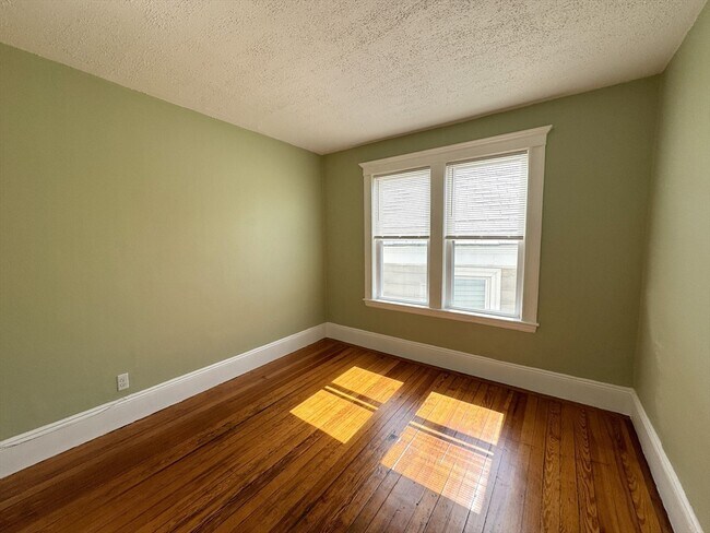 Building Photo - 144 Bridge St