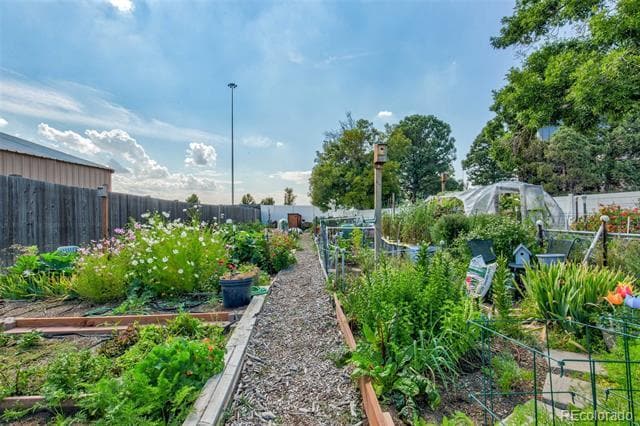 Building Photo - 2750 S Heather Gardens Way