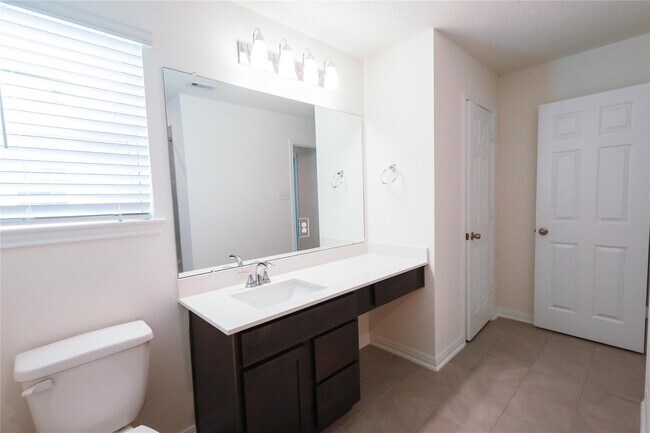 Building Photo - 9426 Castillo Ct