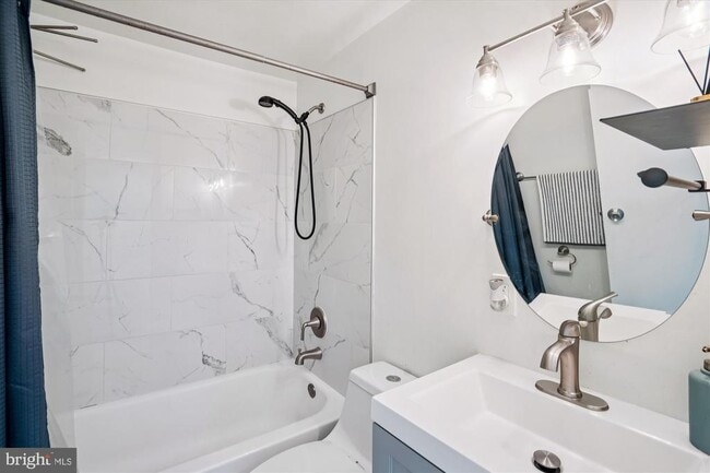 Building Photo - 1925 Dutch Village Dr