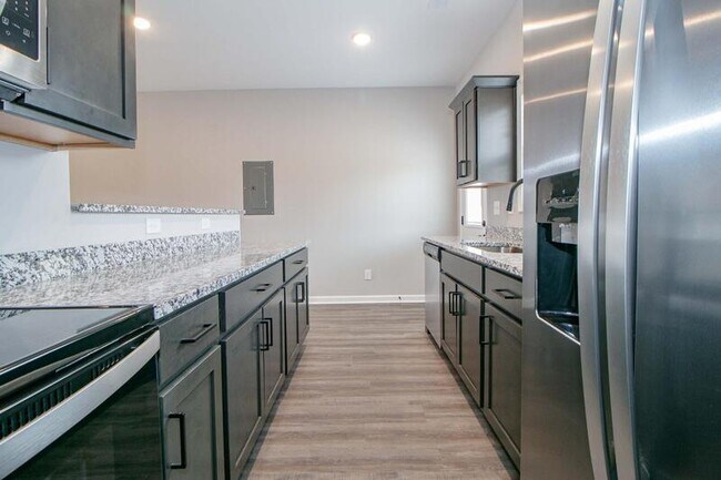 Building Photo - 1115 Hillwood Dr