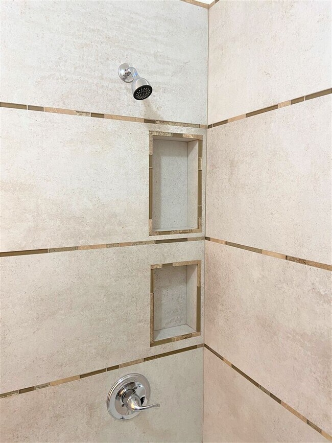 Building Photo - Spacious 3-Bedroom Home with Modern Amenit...