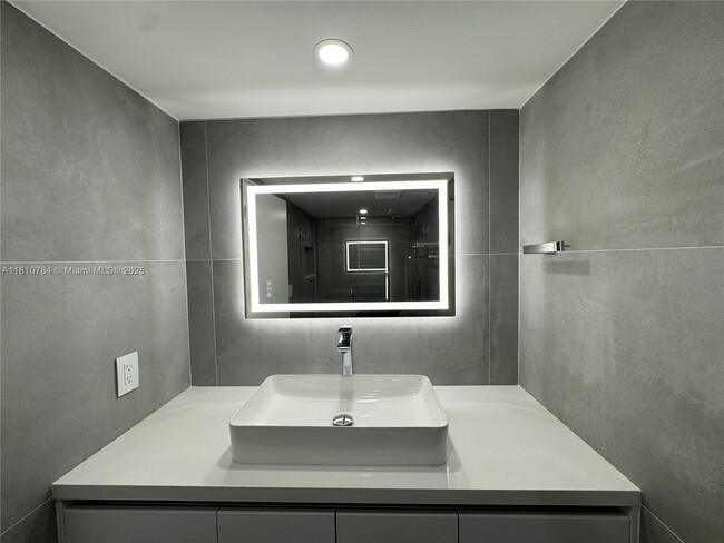Building Photo - 1201 S Ocean Dr