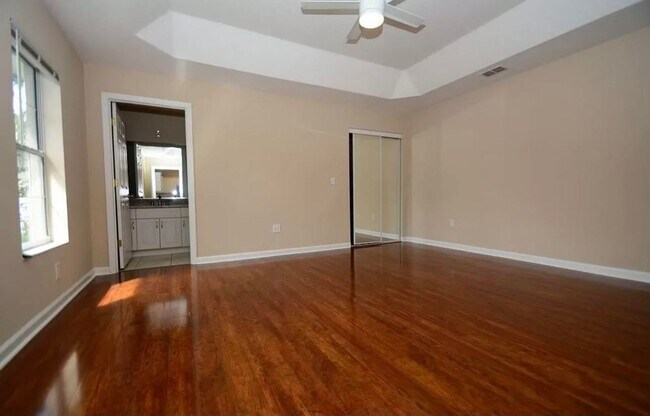 Building Photo - Pool Home on canal for rent !