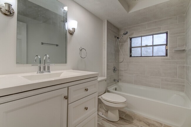 Building Photo - 10406 Reclinata Ln