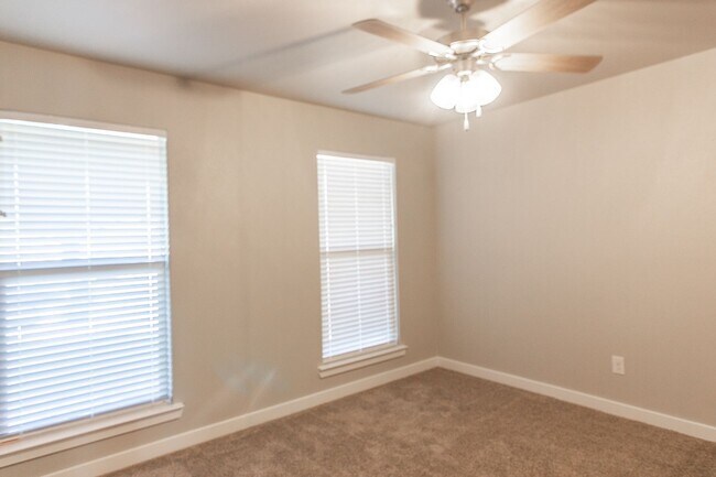 Building Photo - Pre-Leasing - 4 bed/2 bath Frenship School...