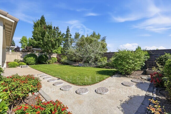 Building Photo - Refreshed 2-bedroom plus den, 2.5-bathroom in beloved Sun City Lincoln Del Webb community!
