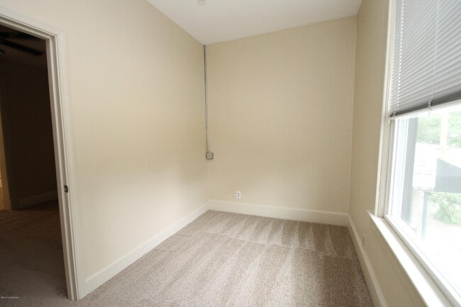Building Photo - 2914 Frankfort Ave