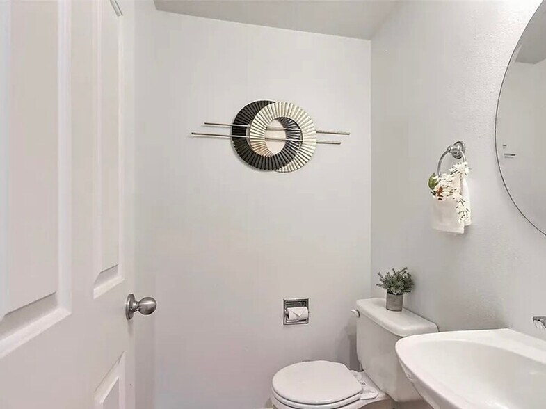 Building Photo - Bothell Townhouse