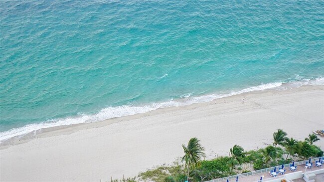 Building Photo - 4280 Galt Ocean Dr