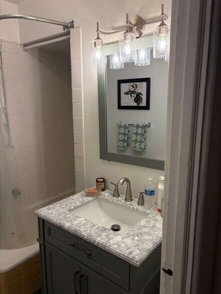 Building Photo - 10343 Dunkirk Ave