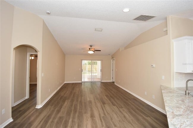 Building Photo - 6 Seckel Ct