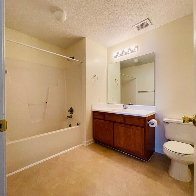 Building Photo - 903 Hanahan Ct