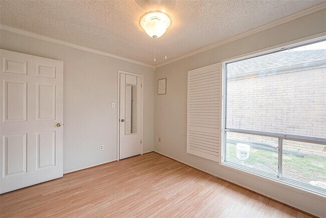 Building Photo - 14947 Heritage Wood Dr