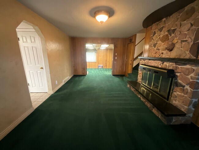 Building Photo - 5859 S