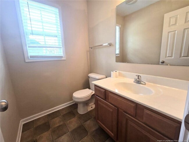 Building Photo - 410 Roundtree Dr