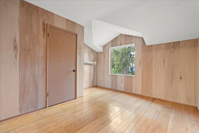 Building Photo - 3 bed 2 bath home with washer/dryer in Mountain View