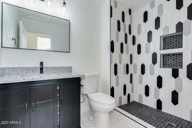 Building Photo - 160 W Commerce Ct