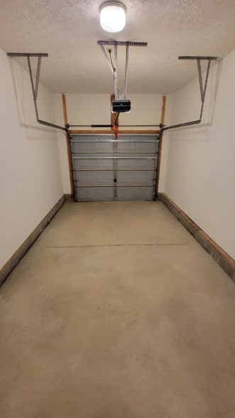 Building Photo - 2158 Kenyon St