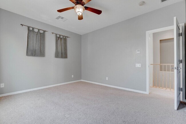 Building Photo - 2589 Chateau Clermont St