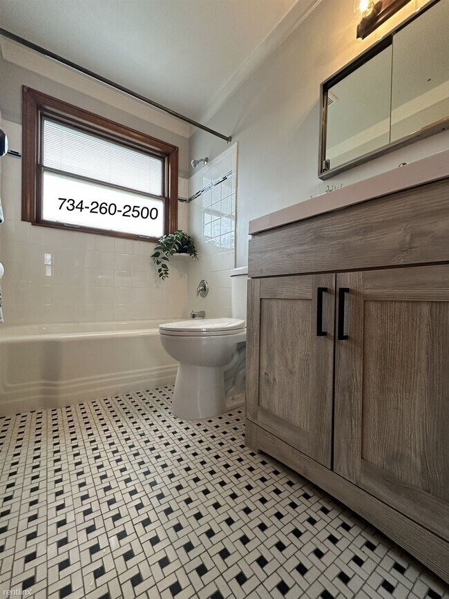 Building Photo - 3 br, 2 bath House - 33532 Kathryn St
