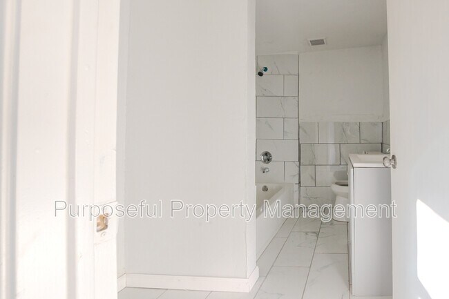 Building Photo - 1245 SW 19th St