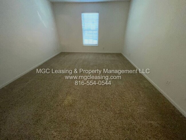Building Photo - Creekwood Park Townhomes - At Last, This I...