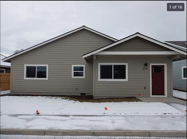 Building Photo - Newer 3/2 bedroom Home in Prineville