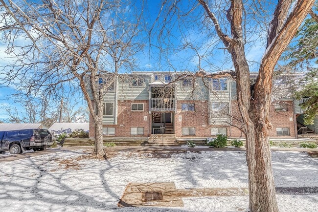 Building Photo - Updated 2 bed / 1 bath home in Lakewood!