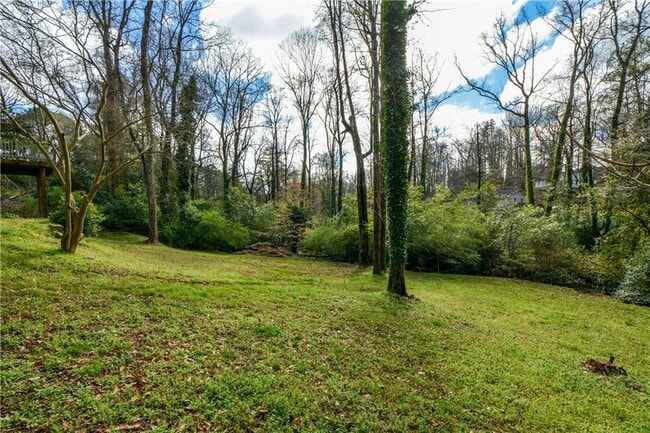 Building Photo - 643 Navarre Dr