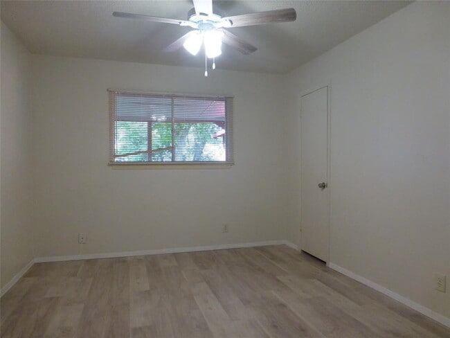 Building Photo - 1708 Raven Dr