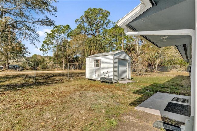 Building Photo - 3800 Pine St