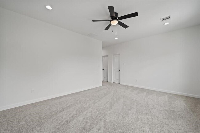 Building Photo - 1071 St Clair St