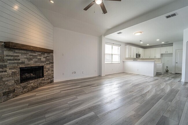 Building Photo - 2741 Sunlight Dr