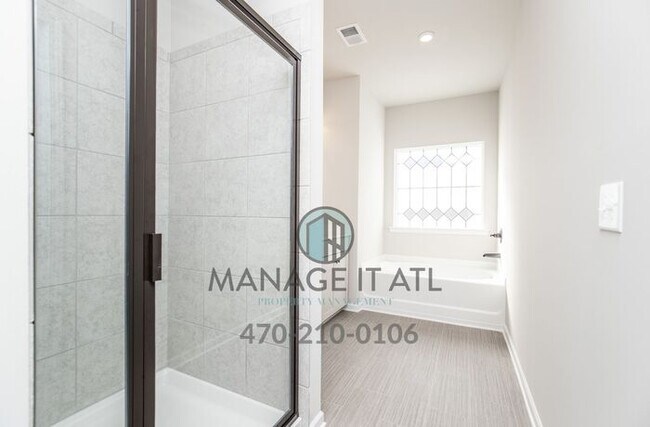 Building Photo - Elegant Townhouse in City of Buford School District!